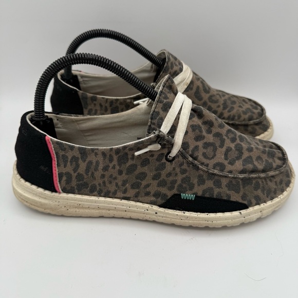 Women’s Hey Dude Wendy Jungle Brown Leopard Print Slip On Casual Flats Size 9 - Picture 3 of 7